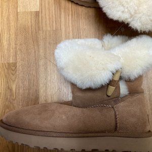 Women's Ugg Boots with Toggle